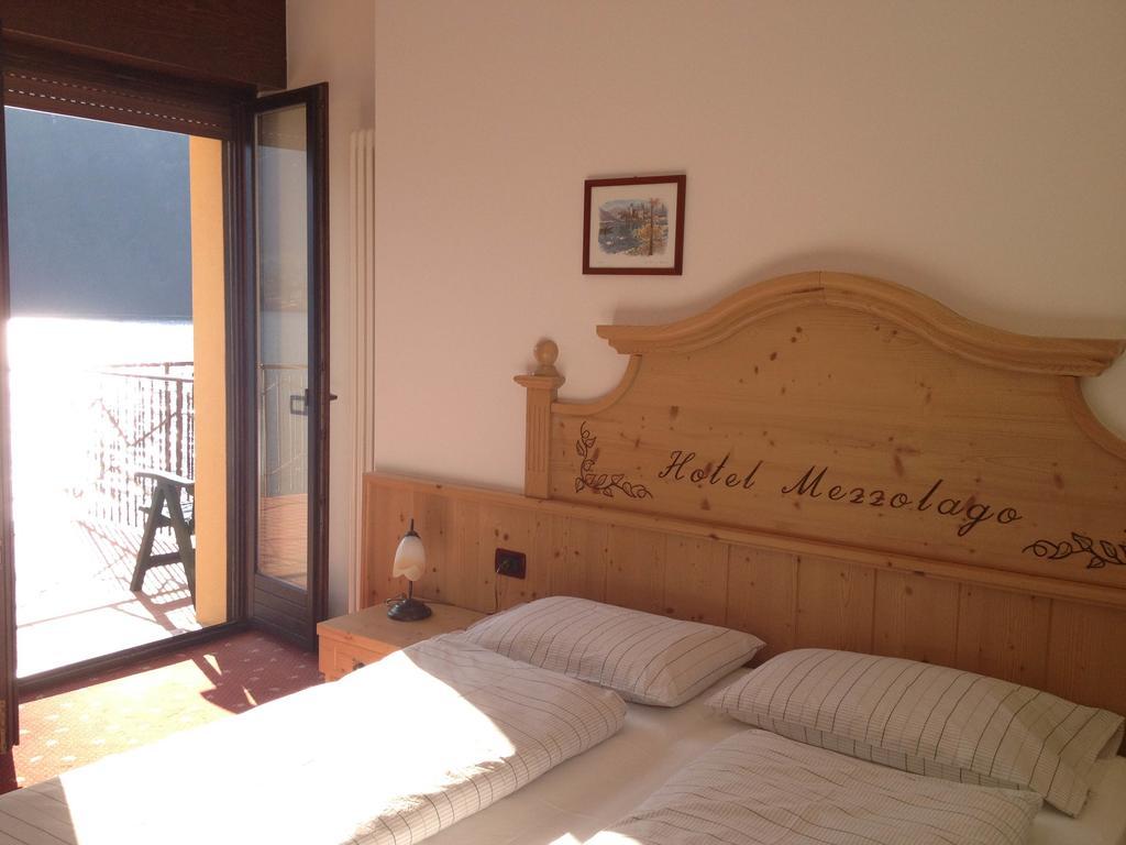 Albergo Mezzolago Exterior photo