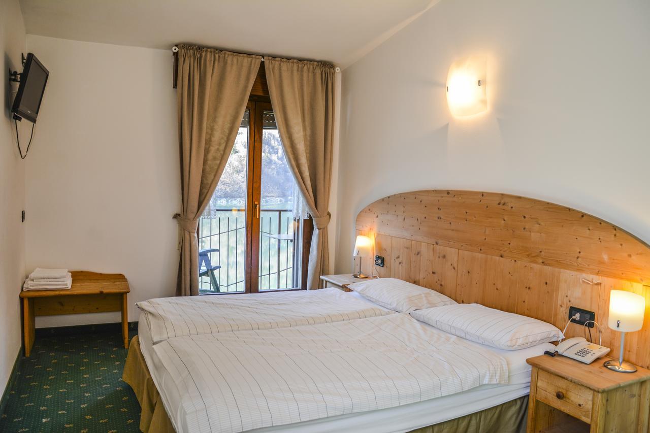 Albergo Mezzolago Exterior photo