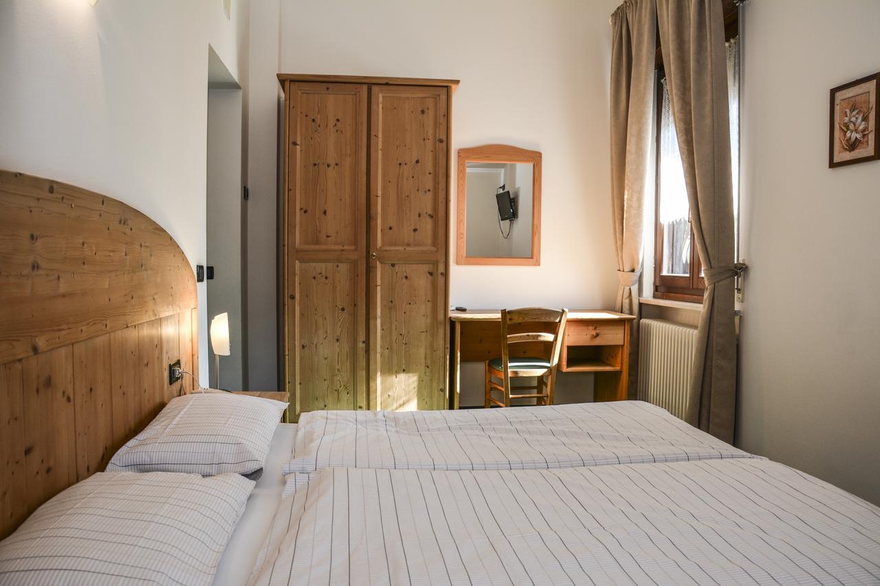 Albergo Mezzolago Exterior photo