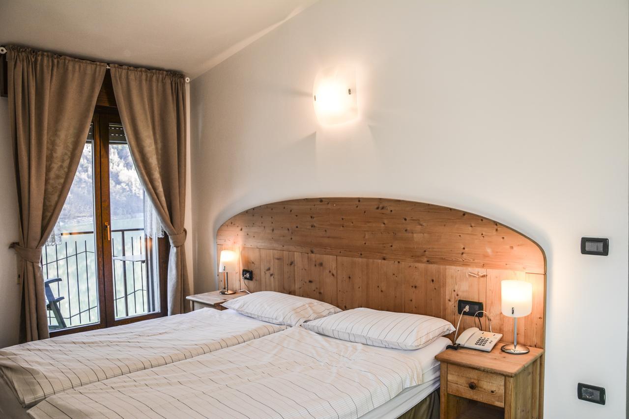 Albergo Mezzolago Exterior photo