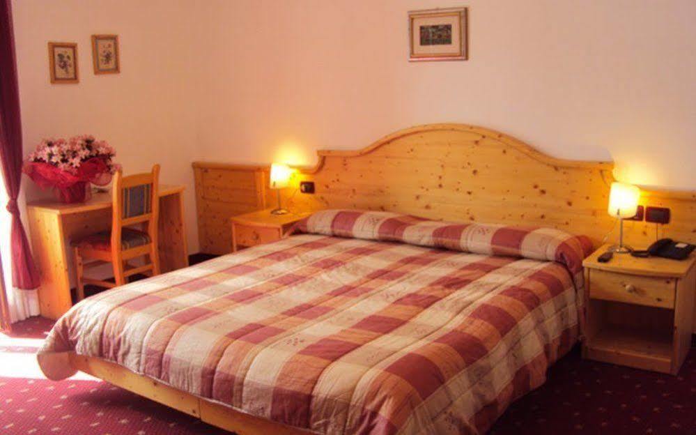 Albergo Mezzolago Exterior photo
